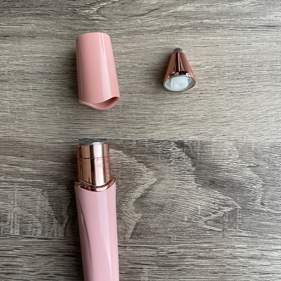 Schick Hydrosilk Face & Beauty Radys Face Shaver Stick Type - Picture 4 of 5